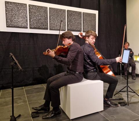 componist Pieter Schuermans, schitterden Nicolas Dupont aan de viool en Ari Evan, cello,