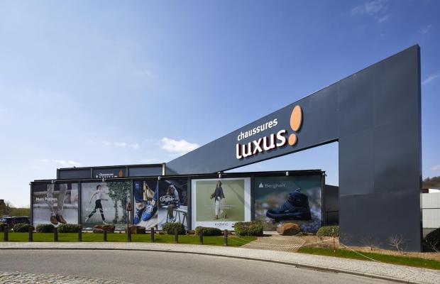 Voor schoen- en kledingwinkel Luxus in Bièrges zorgen De Voordenkers van Mathieu Gijbels voor een uitbreiding van de winkelruimte. 