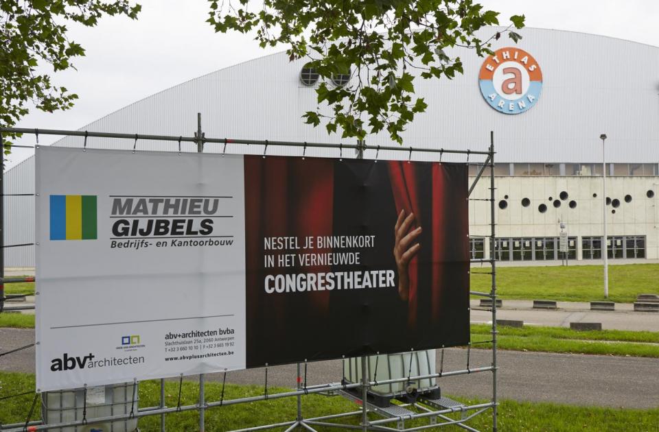 Grenslandhallen Ethias theater Hasselt bouwbedrijf Mathieu Gijbels nieuwbouw  werfpubliciteit reclame