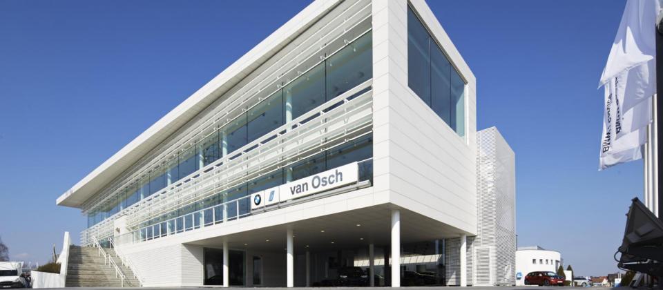 BMW Van Osch hasselt gebouwd door bouwbedrijf Mathieu Gijbels