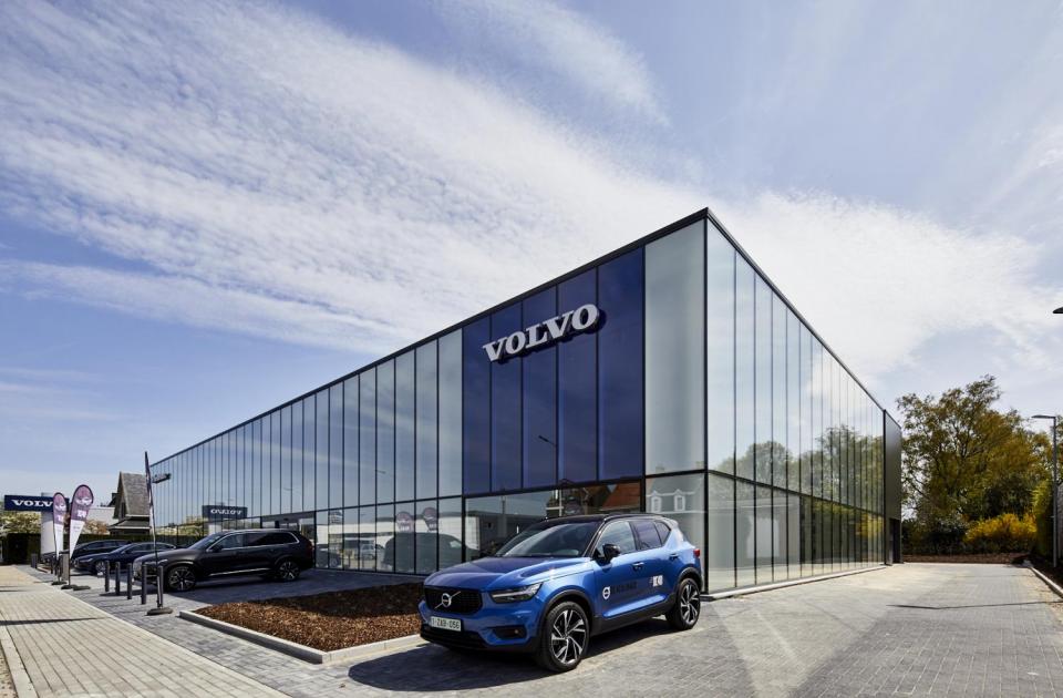 Gagare Volvo De Keulenaer in beveren gebouw door de voordenkers van Mathieu Gijbels